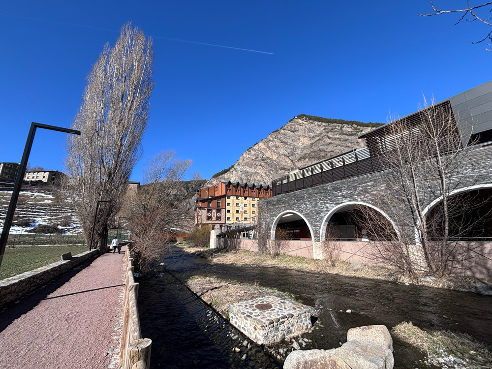 Walking by the river in Canillo